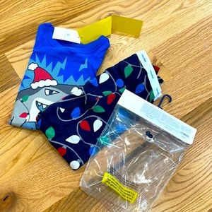 Gap NEW Christmas pajamas holiday shark 2T